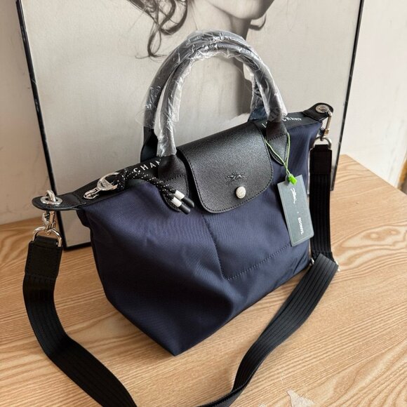 Longchamp Classic Handbag - Picture 2 of 8